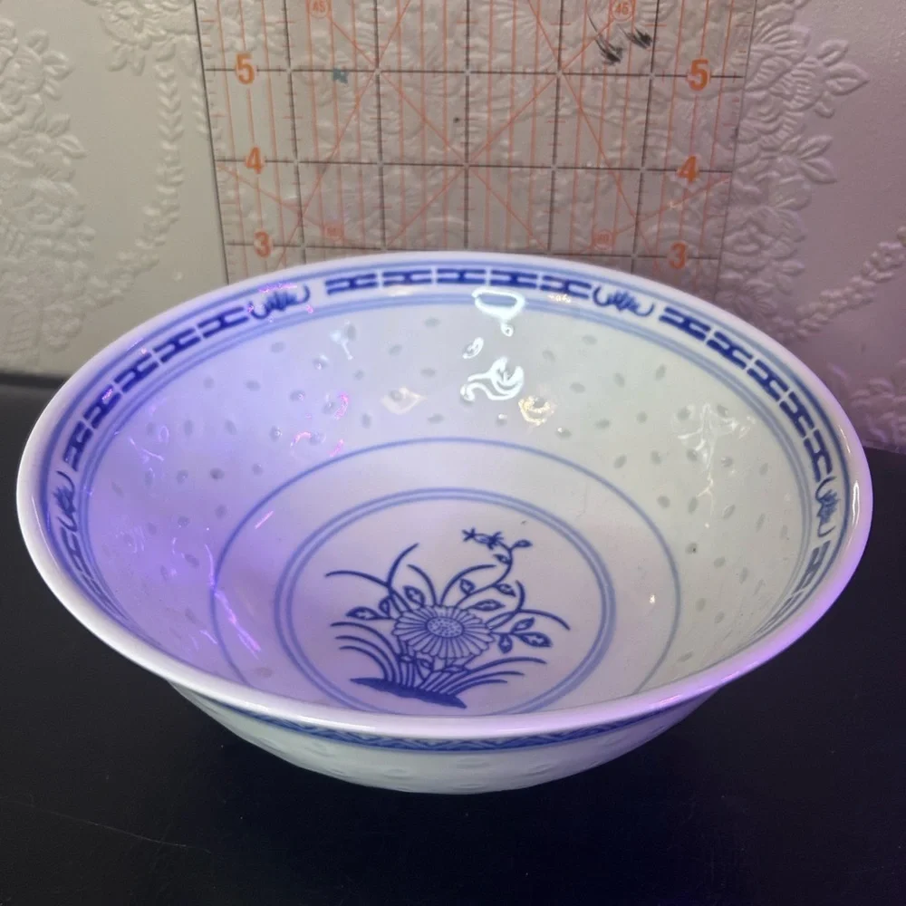 Vintage Jingdezhen Rice Pattern Bowl: Blue and White Floral Porcelain